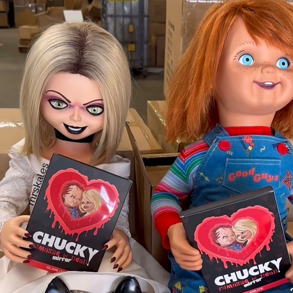 Chucky Hand Mirror - Picture 11 of 12